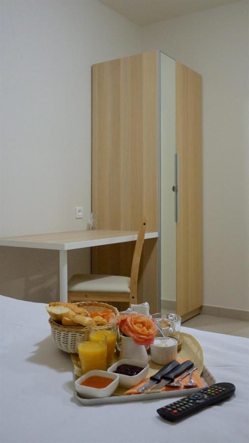 Hotel Vauban Livry-Gargan Exteriör bild